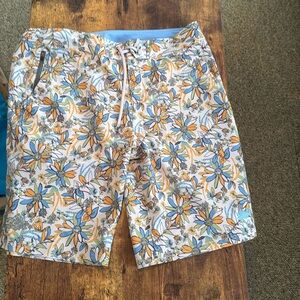 Never worn stop board shorts
